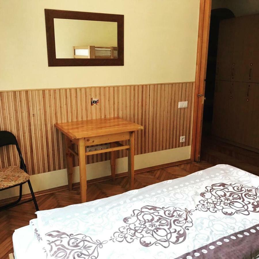 Like Hostel Cernăuți Exterior foto